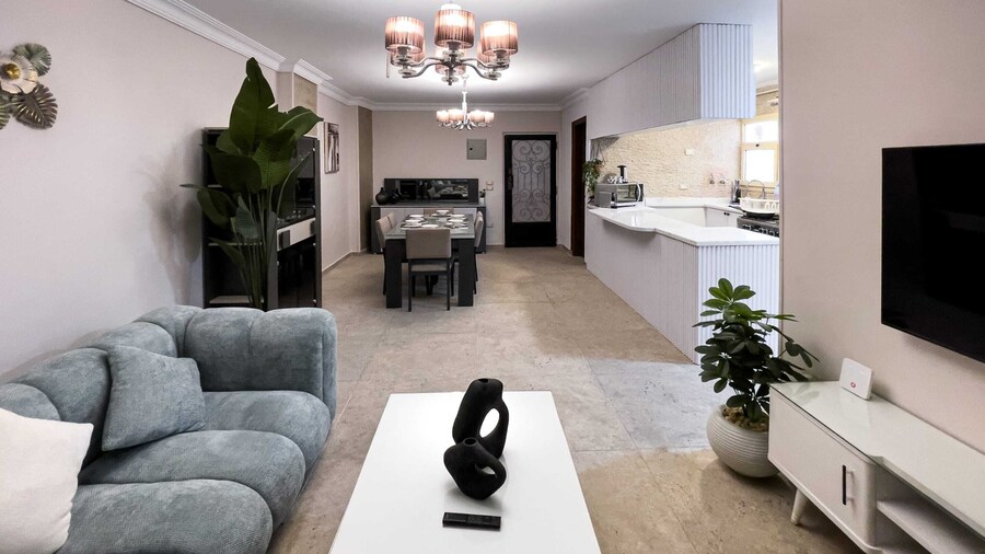 Xuru Stays I Elegant & Modern 3 BDR Apt. @ Heliopolis