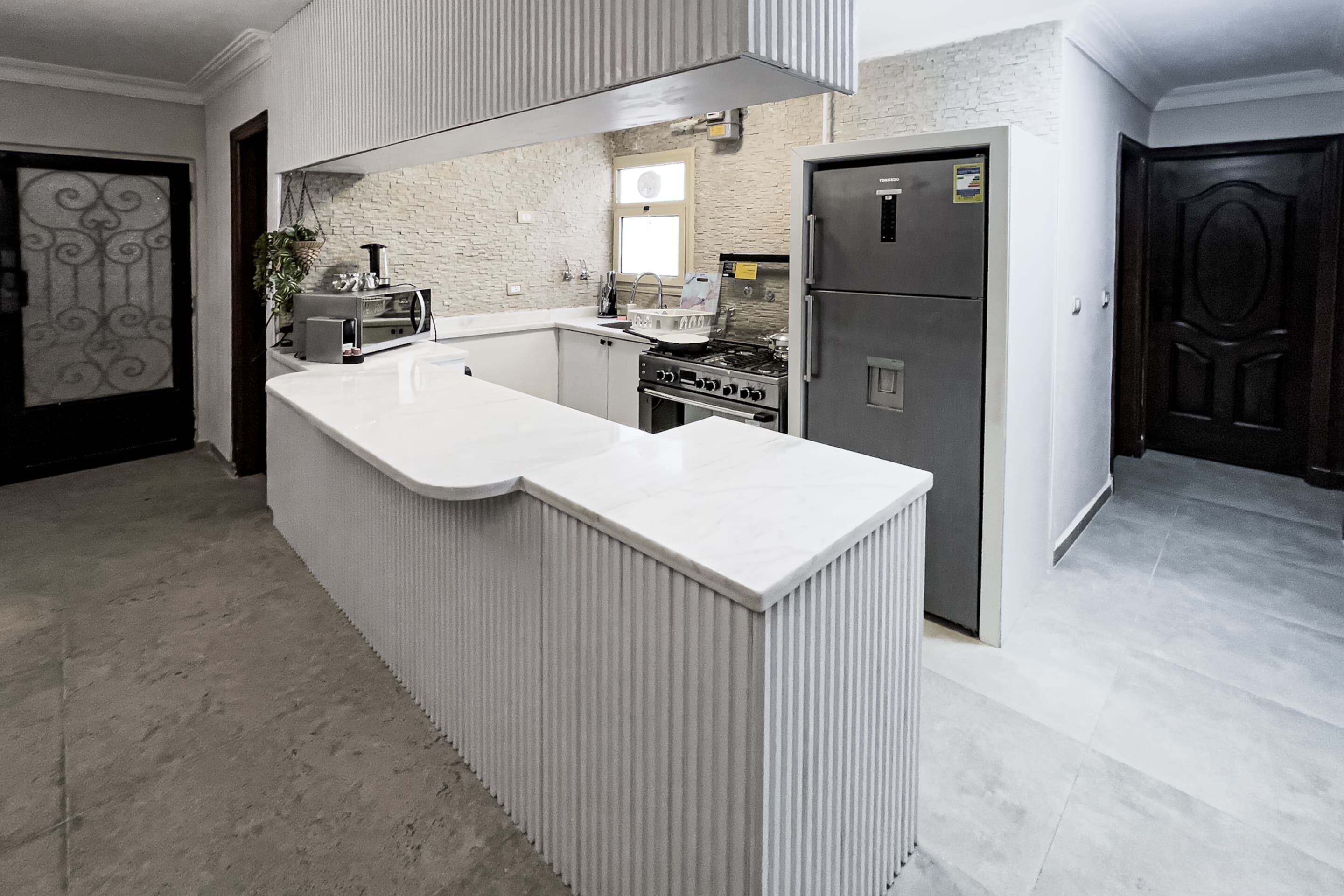 Basic Apartment | Private kitchen | Fridge, microwave, oven, stovetop