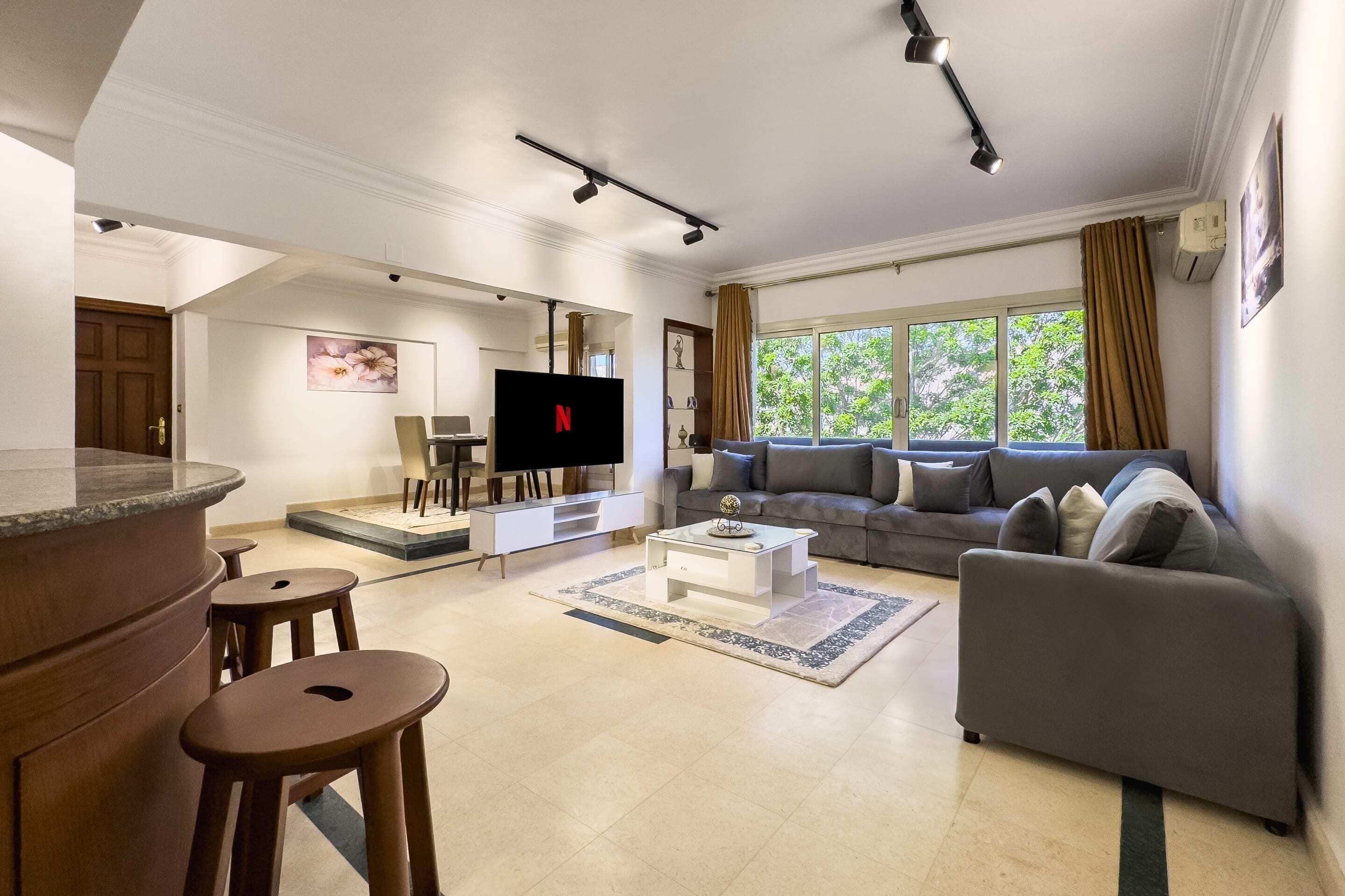 Apartemen Basic | Area keluarga | Smart TV 55-inci dengan saluran TV satelit