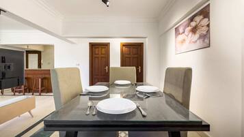 Basic Apartment | Dining