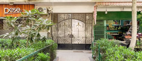 Basic Apartment | Exterior detail