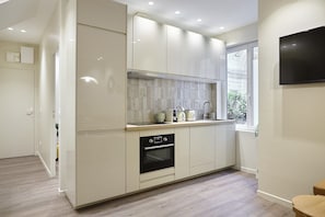 Fridge, microwave, stovetop, dishwasher