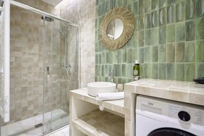 Een douche, een haardroger