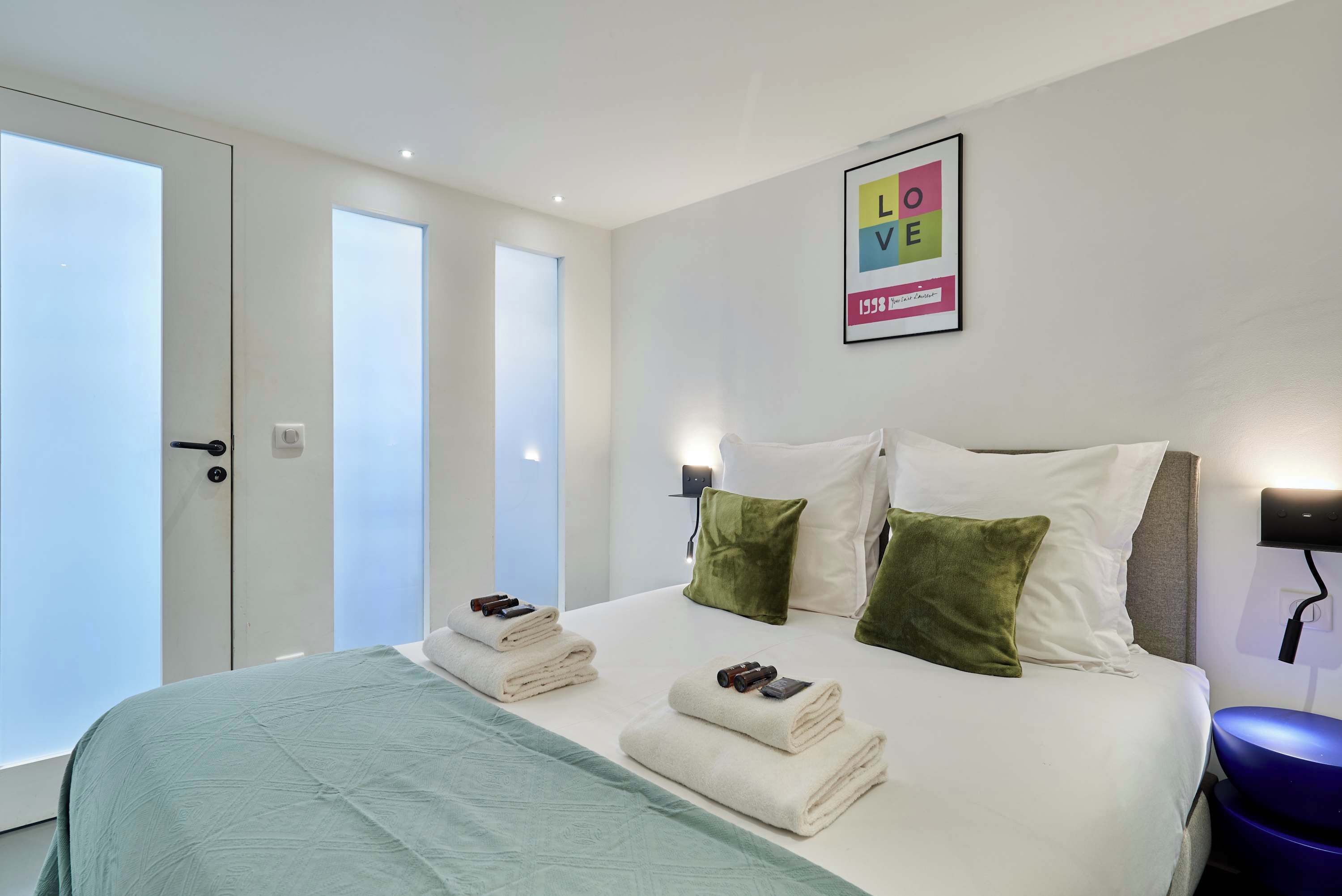 2 bedrooms, desk, iron/ironing board, WiFi