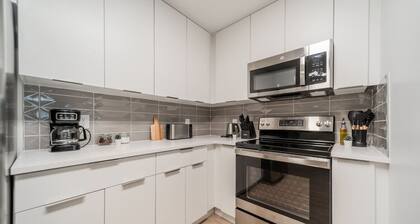 4Bed/2Bath - W/Wi-Fi +Fitness Centre +Truist Field