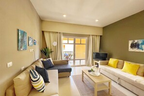 Basic Apartment | Living area | TV