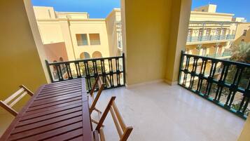 Apartamento básico | Restaurante al aire libre