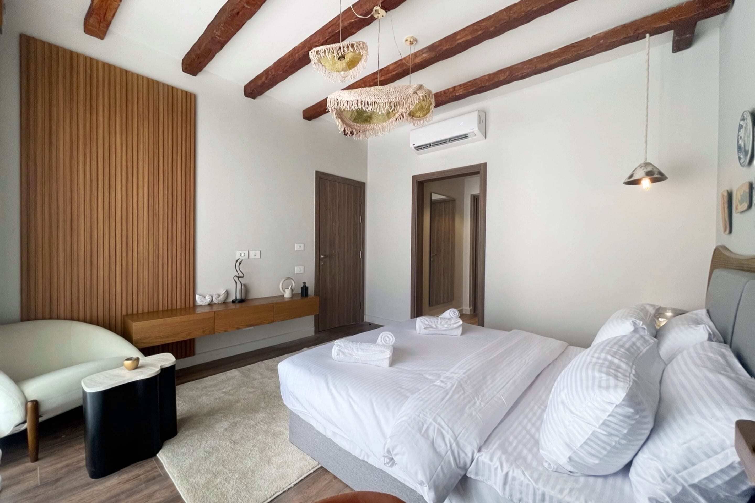 Departamento básico | 1 habitación, tabla de planchar con plancha y ropa de cama 