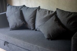 Una televisión, una oficina