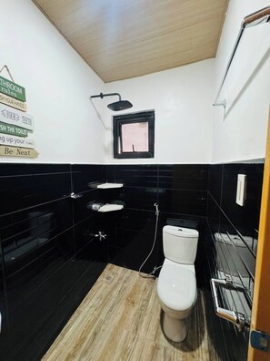 Room, 1 Bedroom | Bathroom