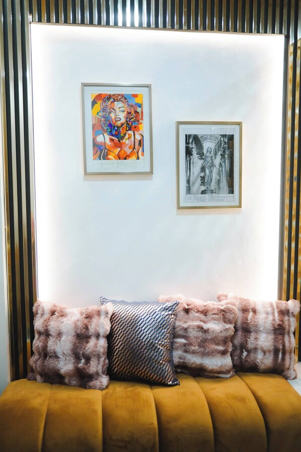 Habitación, 1 habitación | Sala de estar | Libros 