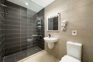 The Softline Studio @ G-Cribs (B18-F5) | Kamar mandi | Perlengkapan kamar mandi ramah lingkungan, pengering rambut,  dan handuk