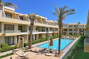 The Snuggly Studio @ G Cribs El Gouna (B16-F13) | Piscine | Piscine extérieure