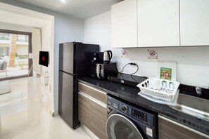 The Poolside Swanky Studio @ G Cribs (B14-G10 ) | Private kitchen