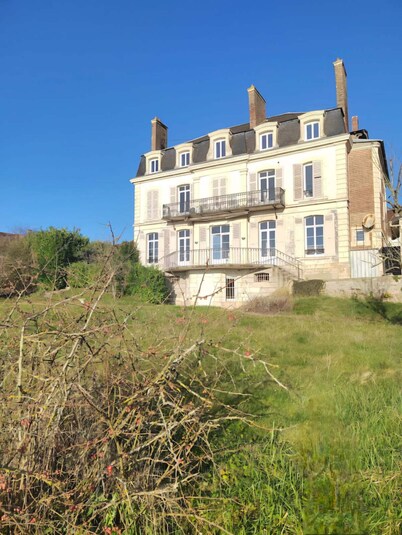 Treat yourself to a timeless moment of heritage, art and gentle living!