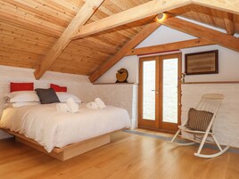 3 quartos, individualmente decorados, individualmente mobiliados