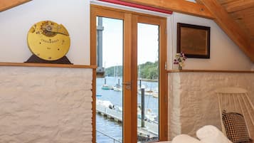 3 عدّة غرف نوم وبديكورات فريدة لكل غرفة وطراز فريد لكل وحدة