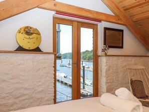 3 عدّة غرف نوم وبديكورات فريدة لكل غرفة وطراز فريد لكل وحدة