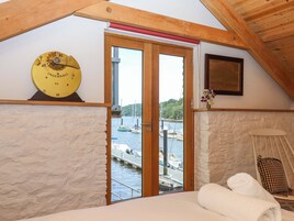 3 bedrooms, individually decorated, individually furnished, free WiFi