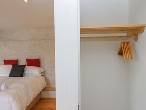 3 bedrooms, individually decorated, individually furnished, free WiFi