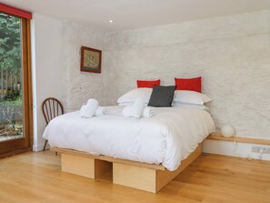 3 bedrooms, individually decorated, individually furnished, free WiFi