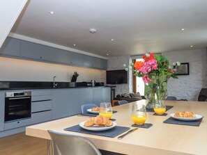 Dining - Dolphin Cottage (Brixham)