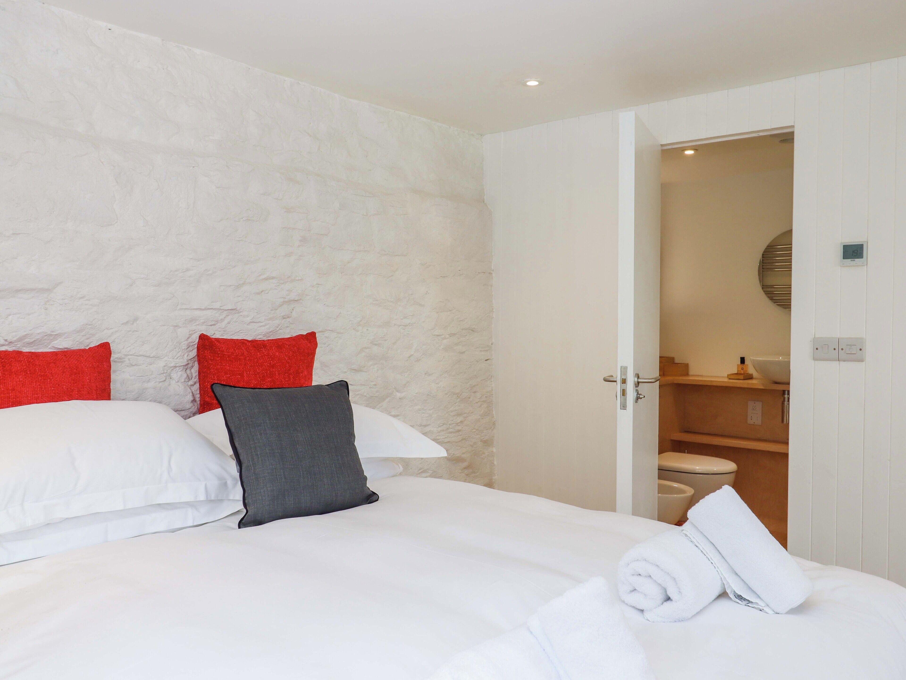 3 bedrooms, individually decorated, individually furnished, free WiFi