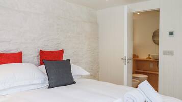 3 bedrooms, individually decorated, individually furnished, free WiFi