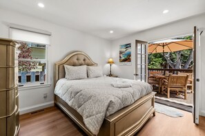2 bedrooms, iron/ironing board, free WiFi, bed sheets - 3978 Pine & Pebble - Walk to Downtown & the Beach (Carmel)