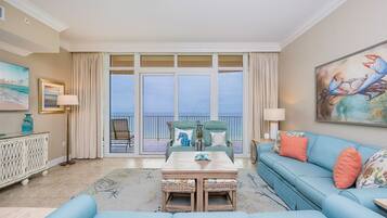 Condo, 3 Bedrooms | Living area