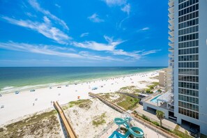 Condo, 3 habitaciones | Playa | Playa en los alrededores 