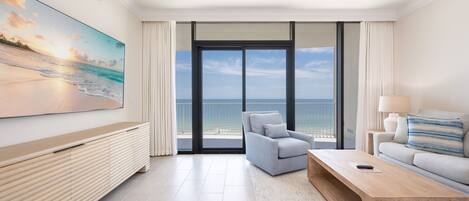 Condo, 3 Bedrooms | Living area