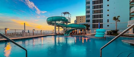Condo, 3 quartos | Piscina | Piscina interna, piscina externa