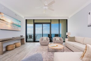 Condo, 3 quartos | Área de estar