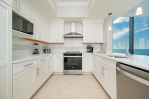 Condo, 4 Bedrooms | Private kitchen | Fridge, oven, coffee/tea maker