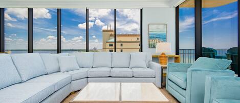 Condo, 4 quartos | Área de estar