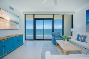 Condo, 3 chambres | Aire de séjour