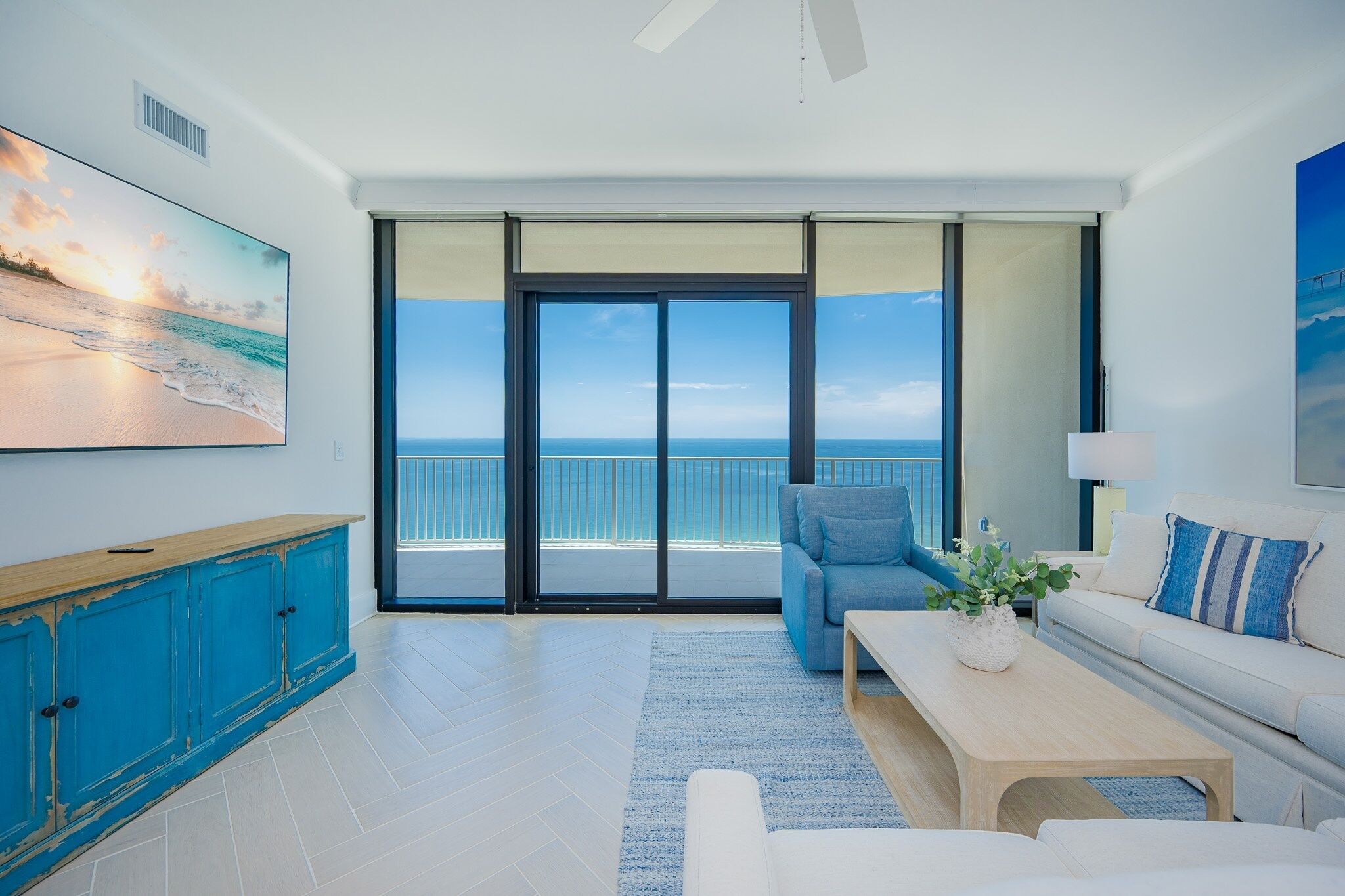 Condo, 3 Bedrooms | Living area