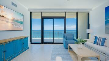 Condo, 3 Bedrooms | Living area