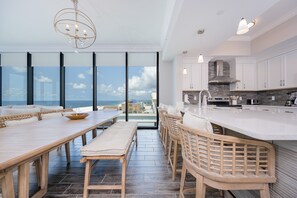 Appart'hôtel, 4 chambres | Cuisine privée | Réfrigérateur, four, cafetière/bouilloire