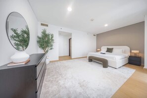 1 bedroom, desk, iron/ironing board, WiFi