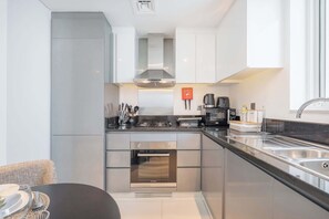 Fridge, microwave, oven, stovetop