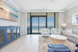 Condo, 3 quartos | Área de estar
