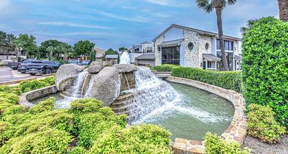 Waterfront Condo for 4 | Resort Pool & Lake View!