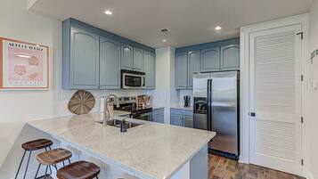 冰箱、微波炉、烤箱、炉灶