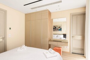 1 chambre, fer et planche à repasser, draps fournis