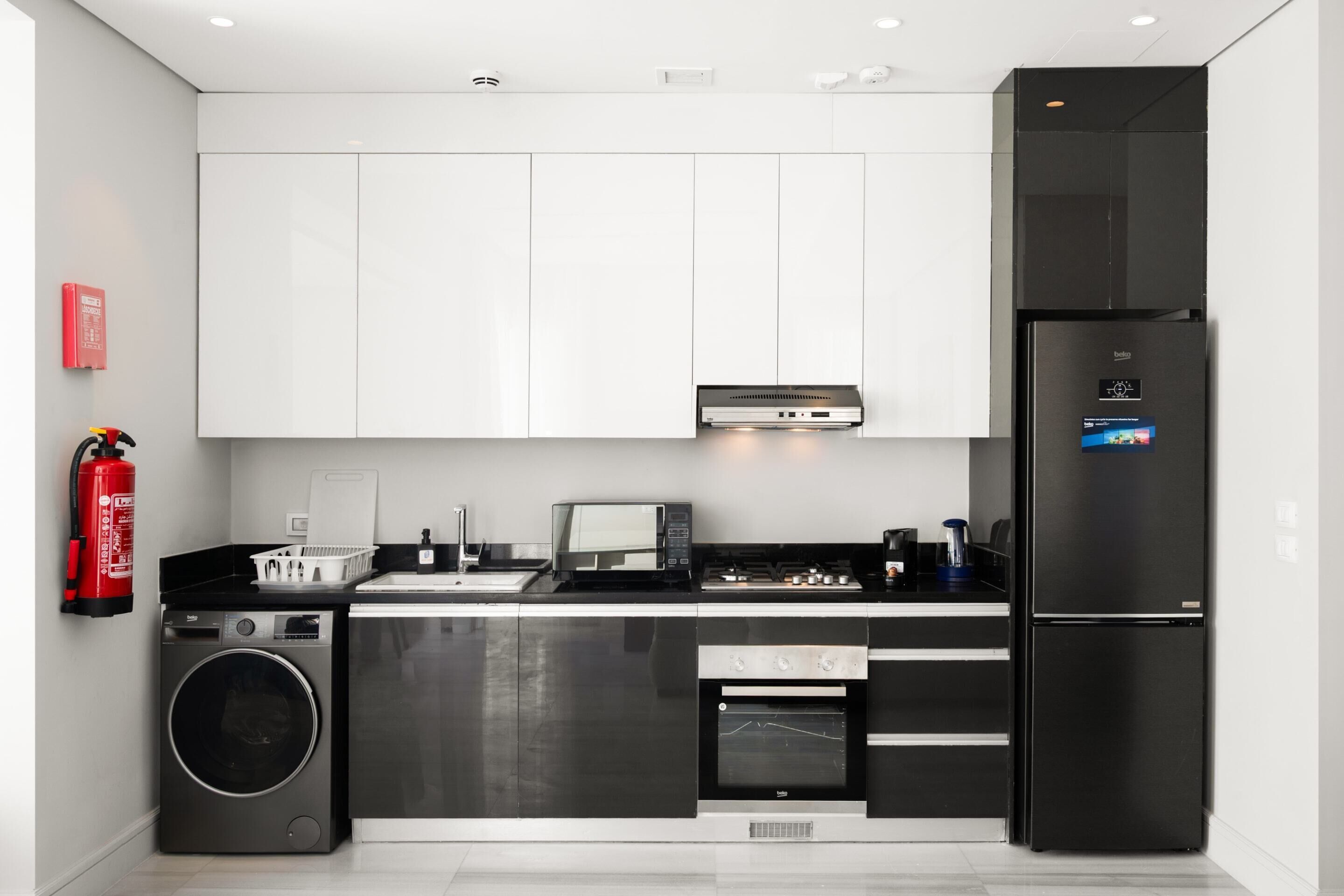 Basic Apartment | Private kitchen | Fridge, microwave, oven, stovetop