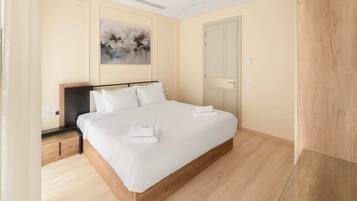 1 bedroom, iron/ironing board, bed sheets