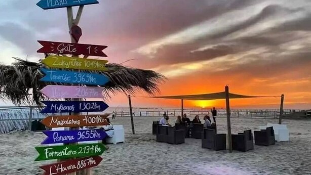 A beach with a signpost listing distances to various locations. - GranComfort between Naples and Caserta (Castel Volturno)