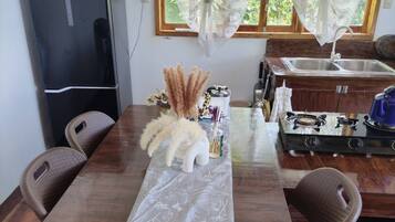 House, 1 Bedroom, Mountain View | Dining room